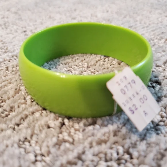 Vintage JC Penney 80's green plastic bangle bracelet NWT, NOS - Picture 2 of 5